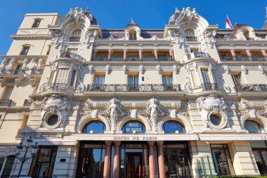 Hotel de Paris, Monte Carlo, Monako güneşli bir yaz gününde lüks otel binası cephe.