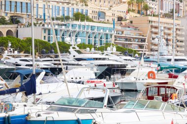 Monte Carlo, Monako bir yaz gününde Monte Carlo limanı