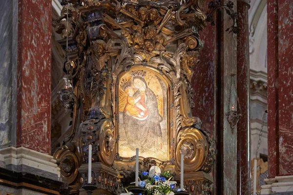 Heiligdom van Vicoforte, Maagd Maria wonderbaarlijke schilderij in Piemonte, Italië — Stockfoto