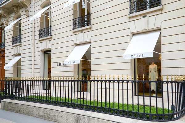 Tienda de lujo de Celine fashion en avenue Montaigne en Paris, Francia . — Foto de Stock
