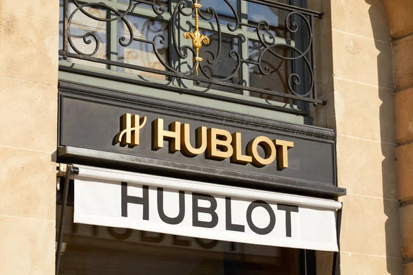 Hublot luxusní obchod na Place Vendome v Paříži, Francie. — Stock fotografie