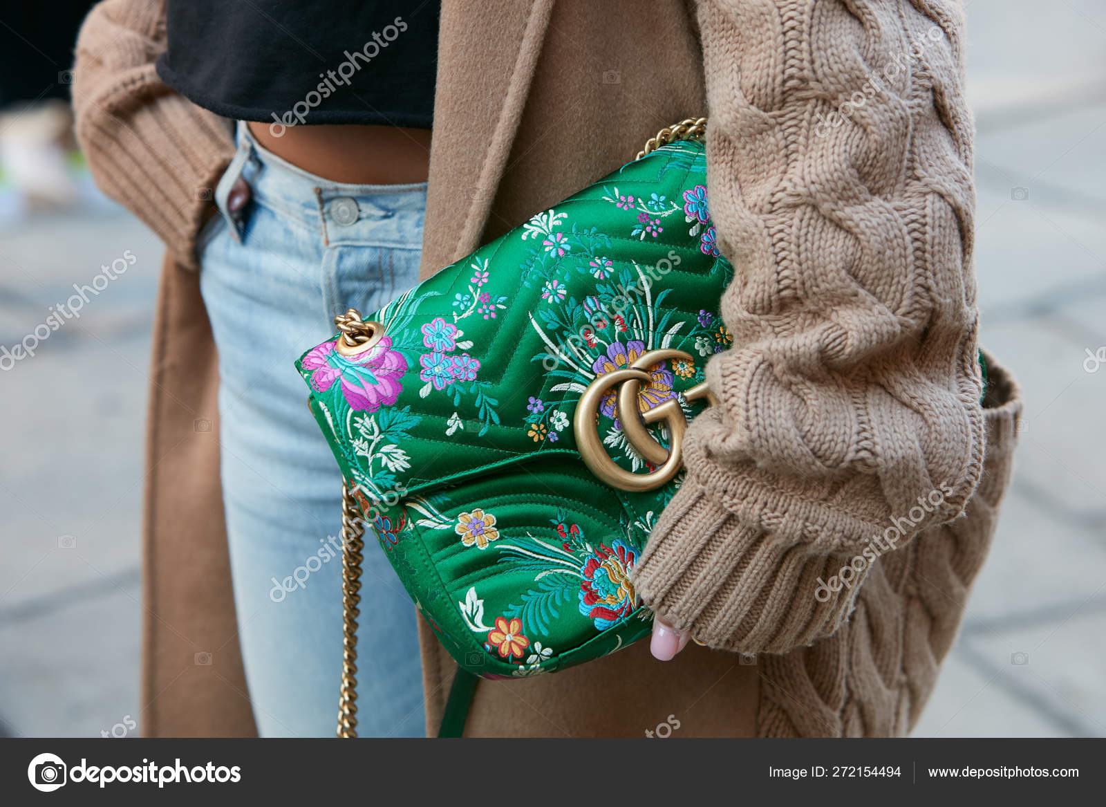Milan, Italy - September, 23, 2022: Woman Wearing Velvet Green Gucci Marmont  Bag, Street Style Outfit. Editorial Stock Image - Image of editorial,  event: 261557679