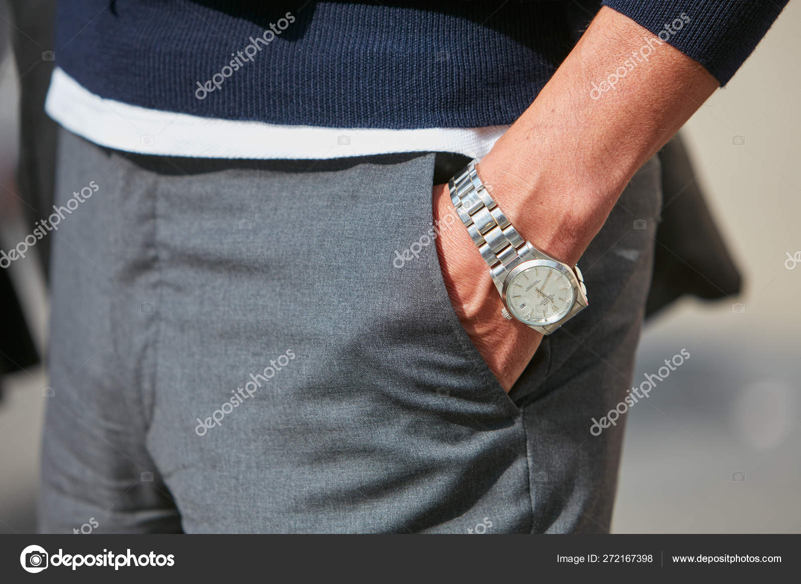Motivering hvordan hemmeligt Man wrist with Rolex Datejust watch with white dial before Antonio Marras  fashion show, Milan Fashion Week street style on September 23, 2017 in  Milan. – Stock Editorial Photo © AndreaA. #272167398