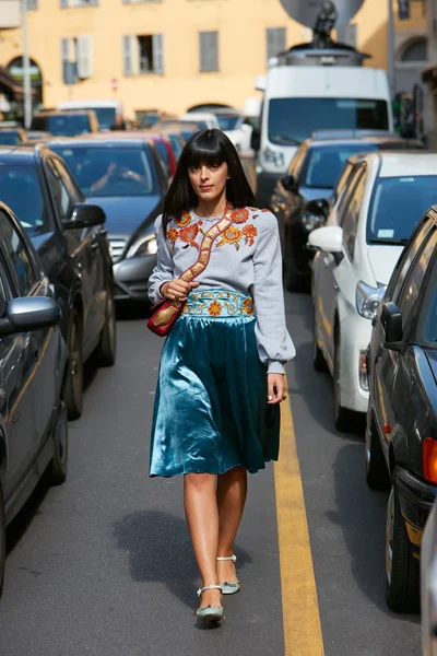 Laura Comolli antes del desfile de moda Blumarine, Milan Fashion Week street style on septiembre 23, 2017 in Milan . —  Fotos de Stock