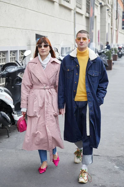 Woman with pink trench coat and man with denim long jacket before fashion Albino Teodoro show, Milan Fashion Week street style on February 21, 2018 in Milan. — Stock Photo, Image