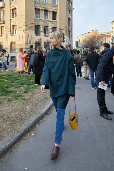 Milan-21 lutego: Linda TOL przed Alberta Ferretti mody s — Zdjęcie stockowe