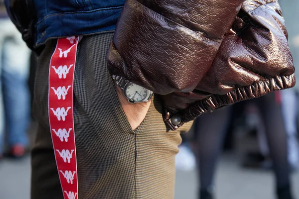 Man with Cartier Ballon Bleu watch and red Kappa belt before Daks fashion show, Milan Fashion Week street style on January 14, 2018 in Milan. — Stock Photo, Image