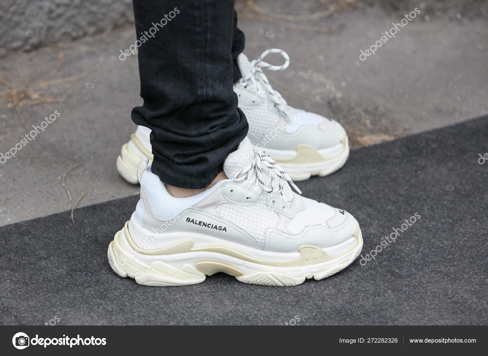 vergeven schrijven Trek Man with white Balenciaga sneakers and black trousers before Fendi fashion  show, Milan Fashion Week street style on January 15, 2018 in Milan. – Stock  Editorial Photo © AndreaA. #272282326