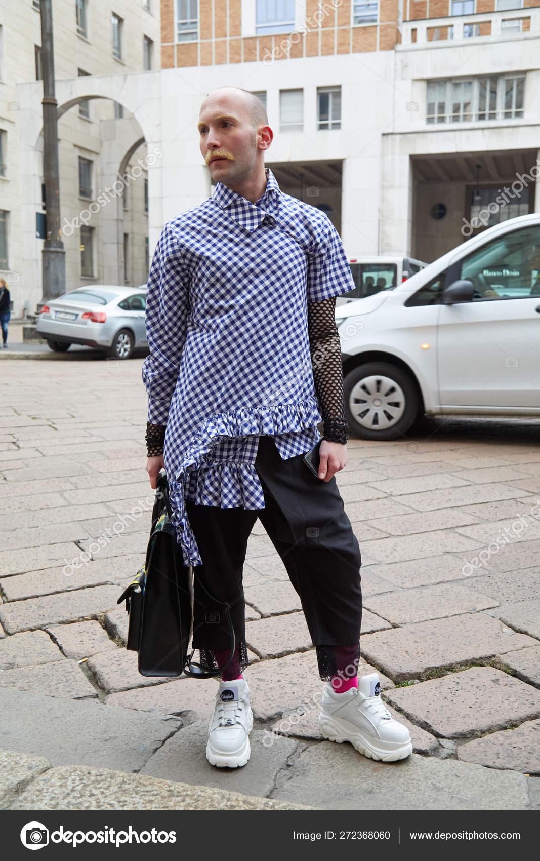 Besmetten Aftrekken Omgekeerd Man with checkered long shirt and white Buffalo shoes before Frankie Morello  fashion show, Milan Fashion Week street style – Stock Editorial Photo ©  AndreaA. #272368060
