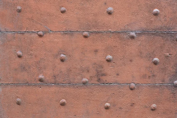 Velho de madeira, marrom pintado, porta com unhas textura fundo — Fotografia de Stock