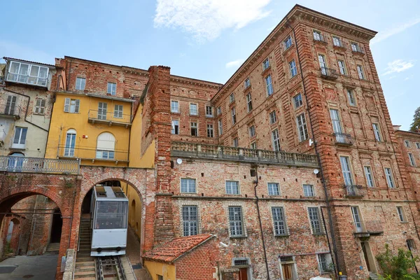 Funicular train and ancient bricks buildings in a sunny summer day in Mondovi, Italy. — Stock Photo, Image