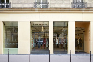 Paris'te Avenue George V Balenciaga moda lüks mağaza, Fransa.