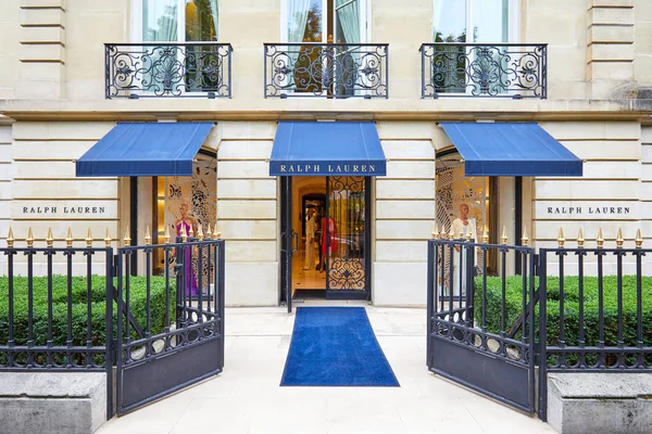 Ralph Lauren Fashion lyx butik i Avenue Montaigne i Paris, Frankrike. — Stockfoto