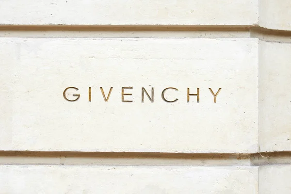 Givenchy, luxury fashion logo carved in stone in avenue George V in Paris, France. — Stock Photo, Image