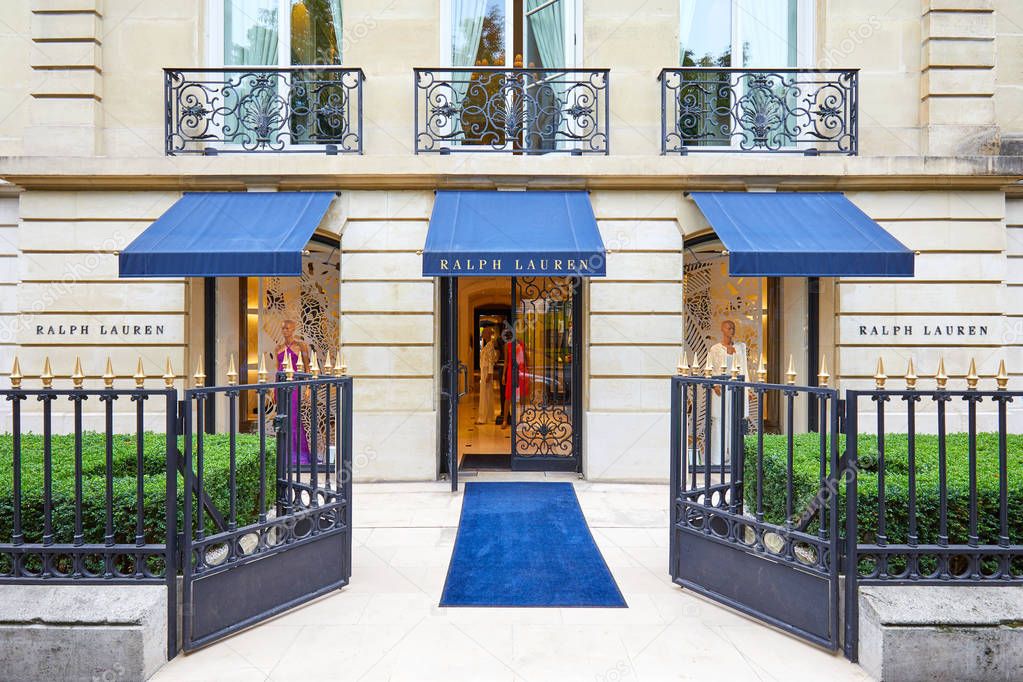 Ralph Lauren tienda de lujo de moda en avenue Montaigne en París