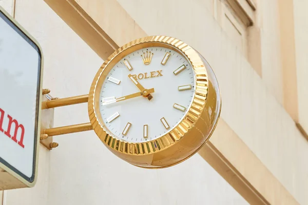 Rolex golden clock close to jewelry sign, luxury store in Monte Carlo, Monaco. — Stock Photo, Image