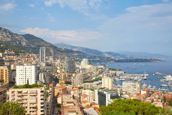 Monte Carlo city high angle view and coast in a sunny summer day in Monte Carlo, Monaco. — Stock Photo, Image