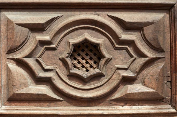 Mirilla de puerta de madera vieja con fondo de textura de rejilla — Foto de Stock