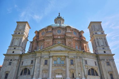 Piedmont, Italya güneşli bir yaz gününde Vicoforte kilise Sanctuary