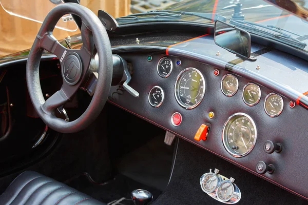 Interior de carro esporte de luxo em um dia de verão em Monte Carlo, Mônaco . — Fotografia de Stock