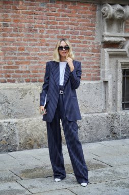 MILAN, İtalya - 24 Eylül 2020: Candela Pelizza Max Mara defilesinden önce, Milan Moda Haftası tarzı