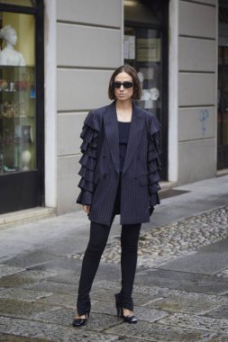 MİLAN, İtalya - 24 Eylül 2020: Max Mara moda defilesinden önce Erika Boldrin, Milano Moda Haftası tarzı