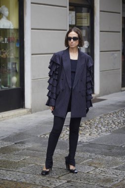 MİLAN, İtalya - 24 Eylül 2020: Max Mara moda defilesinden önce Erika Boldrin, Milano Moda Haftası tarzı