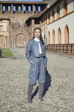 MİLAN, İTALYA 23 Eylül 2020: Alberta Ferretti moda defilesinden önce Niki Wu, Milan Moda Haftası tarzı