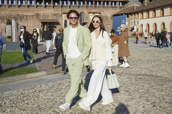 Milán Italia Septiembre 2020 Hombre Mujer Verde Blanco Antes Del — Foto de Stock