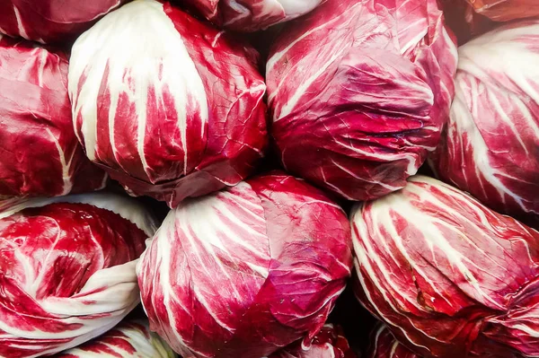 NET ve parlak kırmızı lahana kafa Farmer's Market