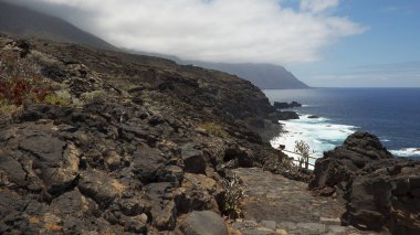 El Hierro, Kanarya Adaları, İspanya Charco Azul için yürüyüş yolu üzerinde adanın batı kesiminde yatay çekim