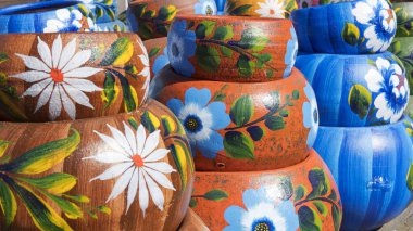 Renkli el geleneksel seramik Old Town, San Diego, Kaliforniya, ABD devlet tarihi park bir piyasa ahır bulunan Meksikalı Seramik kaplar, boyalı kümesi üzerinde Kapat 
