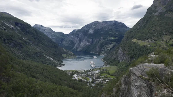 Vantage Spektakularny Widok Miejscowości Geiranger Jednym Najbardziej Malowniczych Miejsc Czele — Zdjęcie stockowe