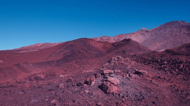 Fütüristik renk efekti Pico del Teide ve Pico Viejo, Teide Milli Parkı'nda, kavramı alien ve hayat kaynağı, öğe veya hayat yok olma çevresel etki için volkanik manzara