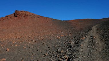 Montana Samara Teide Milli Parkı'nda, en uzaylı gibi volkanik arazi Tenerife Pico del Teide, Pico Viejo ve Las Cuevas Negras doğru manzaralı biri ay yatay yol