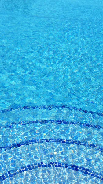 Vertikale Hintergrundaufnahme Mit Kopierraum Von Mosaikfliesen Schritte Den Swimmingpool Textur — Stockfoto