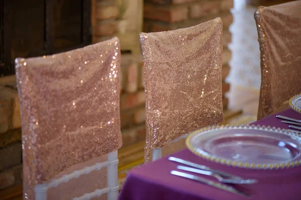 Sitting Arrangement Fine Dining Restaurant Event Featuring Transparent Plates Golden — Stock Photo, Image