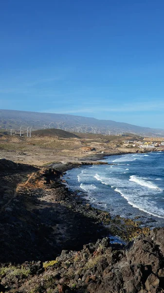 Vertical Perspectiva Estrecha Una Playa Vacía Limpia Con Vistas Interiores — Foto de Stock