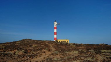 Faro De Poris, Punta de Abona, Abades ve Arico, belediyesinde Poris de Abona arasında yer alan etkin bir deniz feneri merkezli ve kurak manzara, Tenerife, Kanarya Adaları, İspanya tarafından çevrili