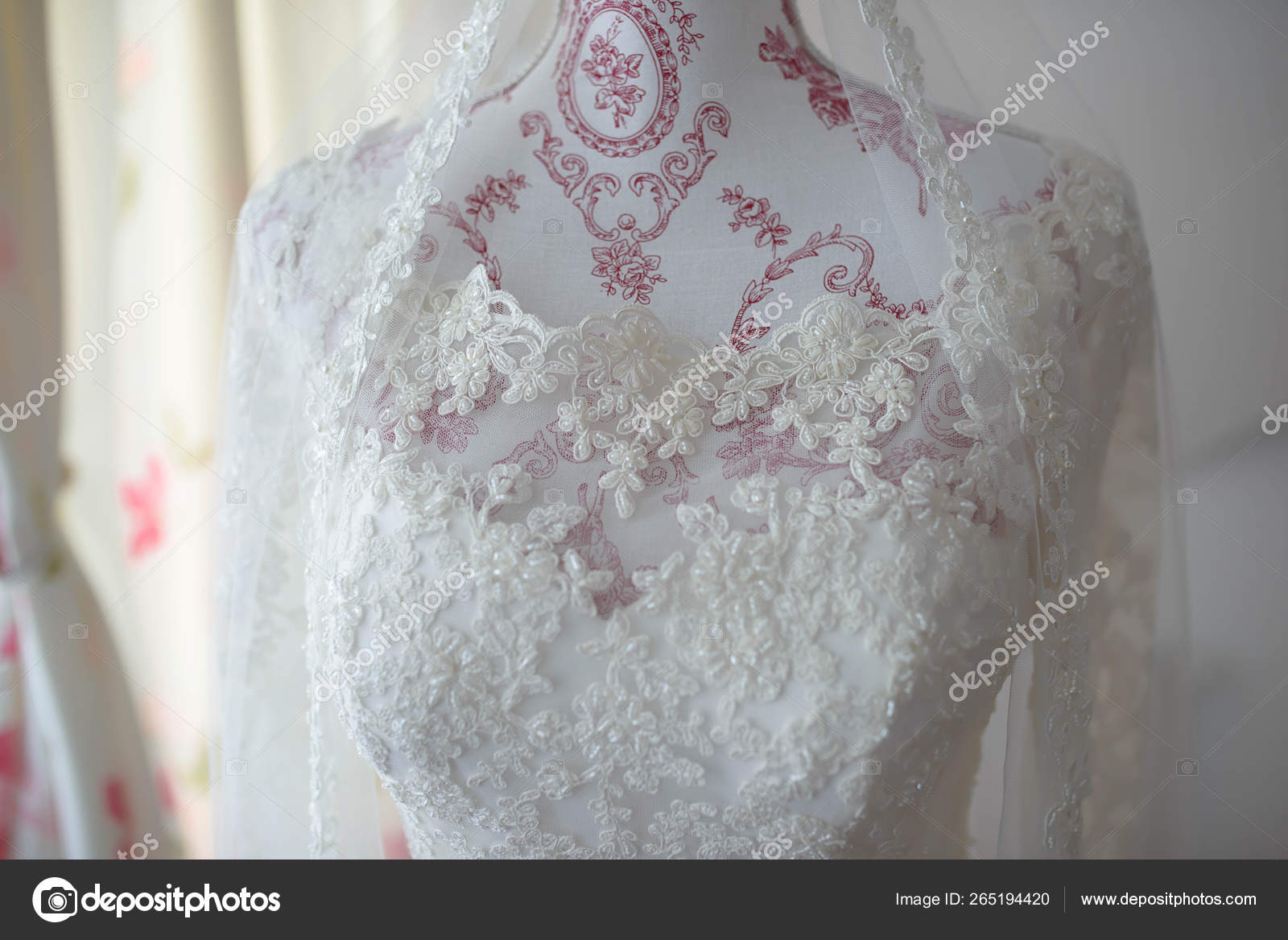 Close Top Part Gorgeous Classic Wedding Dress Transparent