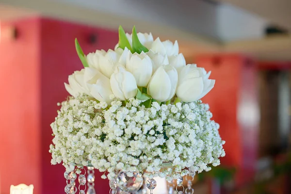 Floral Arrangement Formal Dining Table Centerpiece Featuring Cluster Pure White — Stock Photo, Image