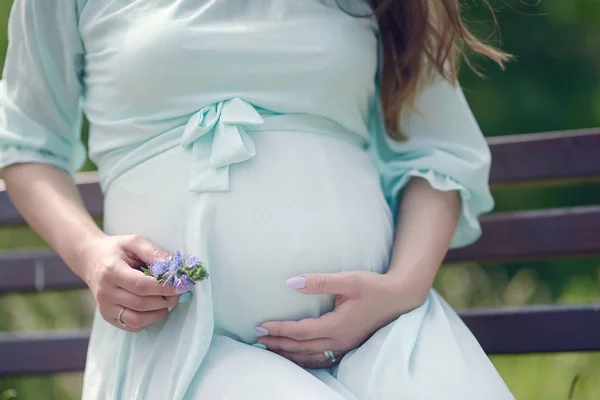 Primer Plano Hermosa Mujer Caucásica Joven Último Trimestre Embarazo Con — Foto de Stock