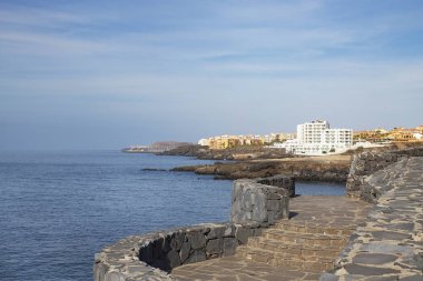 Yaz, San Blas ve Golf del Sur, Tenerife popüler güney tatil doğru net manzaraları, Los Abrigos küçük balıkçılar köyünde liman gezinti görüldüğü gibi, Kanarya Adaları, İspanya