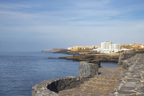 Yaz, San Blas ve Golf del Sur, Tenerife popüler güney tatil doğru net manzaraları, Los Abrigos küçük balıkçılar köyünde liman gezinti görüldüğü gibi, Kanarya Adaları, İspanya