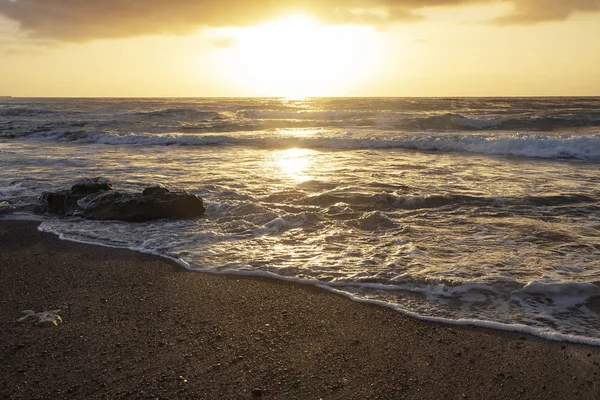 Dramático Amanecer Con Olas Que Estrellan Sobre Playa Rocosa Medano — Foto de Stock