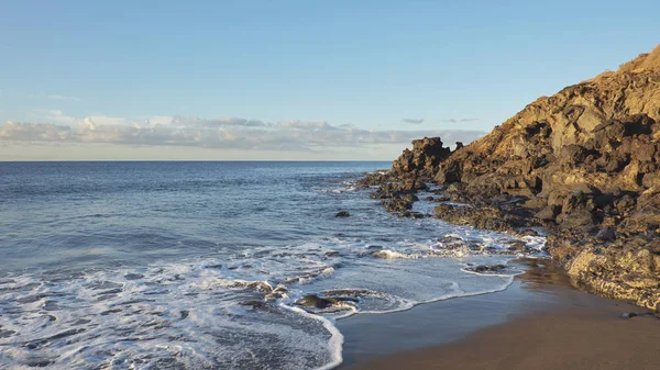 Tropische Vroege Ochtend Zonsopgang Het Strand Met Schuimende Golven Gladde — Stockfoto