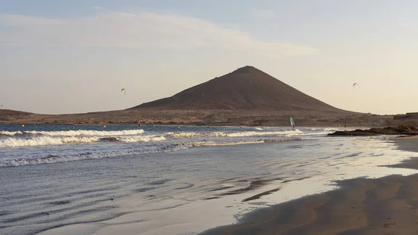 Puesta Sol Playa Medano Hacia Montana Roja Una Popular Playa —  Fotos de Stock
