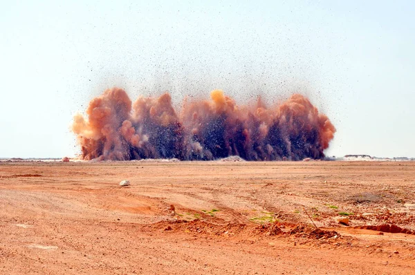 Летающие Частицы Горной Породы Облака Пыли После Взрыва Шахте — стоковое фото