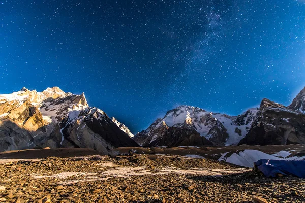 Concordia güçlü Baltoro Buzulu ve birleşimi için adıdır ... Concordia çevresinde dünyanın en yüksek zirvelerinden bazıları kümelenmiştir,