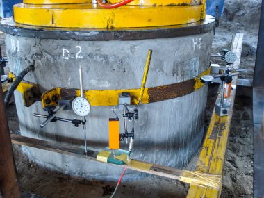 Devam eden beton yığınının statik yük testi 